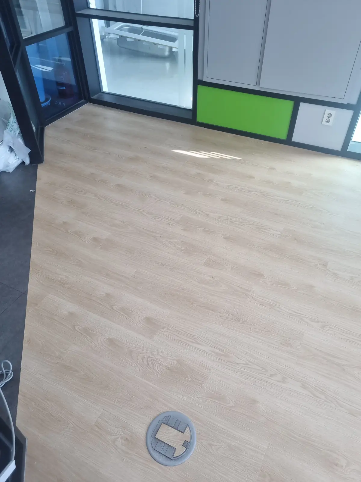 타일시공 아트월 타일 시공 후